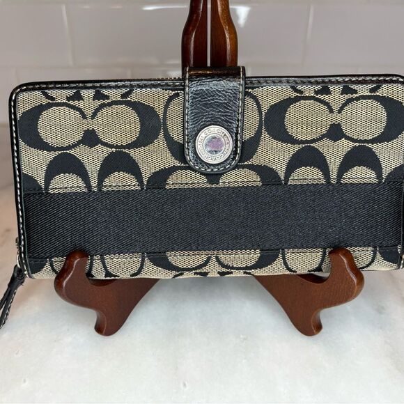 Coach Black and Cream Jacquard Signature Full Sized Wallet - Picture 1 of 9